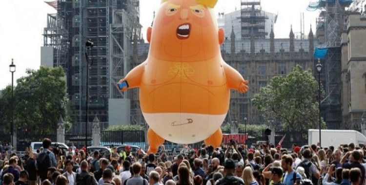 Trump'ın İngiltere ziyareti protesto edildi