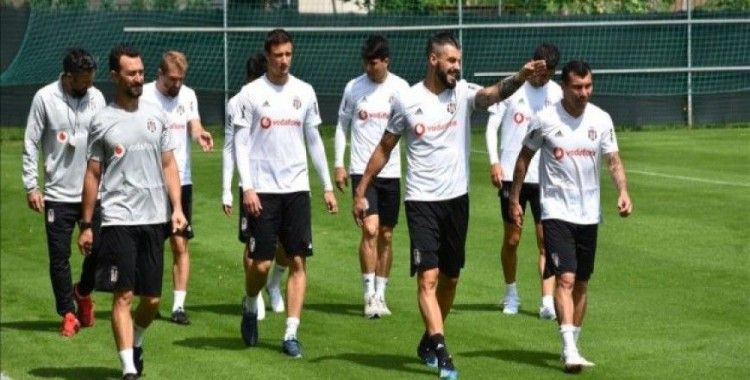 Beşiktaş'ta Negredo takımdan ayrı çalıştı