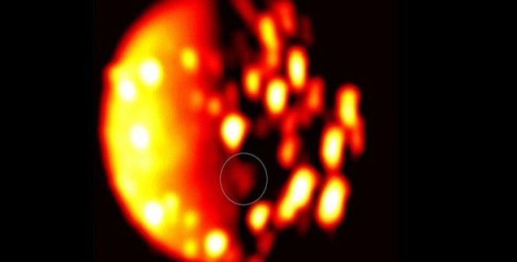 Juno Jüpiter'in uydularından İo'da yanardağ olduğunu saptadı