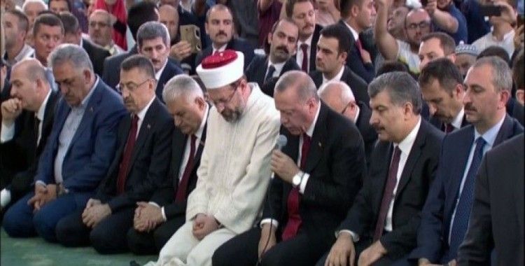 Erdoğan şehitler için Kur'an-ı Kerim okudu
