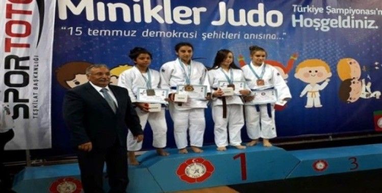 Salihlili Kerimenur İşbecer Türkiye şampiyonu