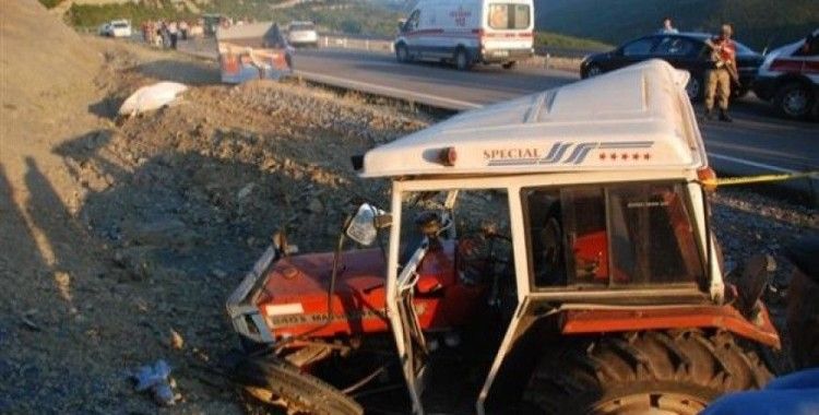 ​Tokat'ta traktör şarampole devrildi; 3 ölü, 32 yaralı
