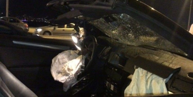 İzmir'de trafik kazası, 2 ölü, 1 yaralı