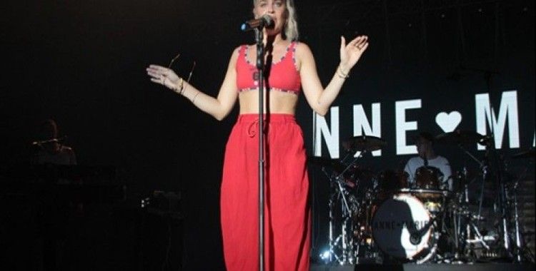 Anne Marie Antalya'da konser verdi