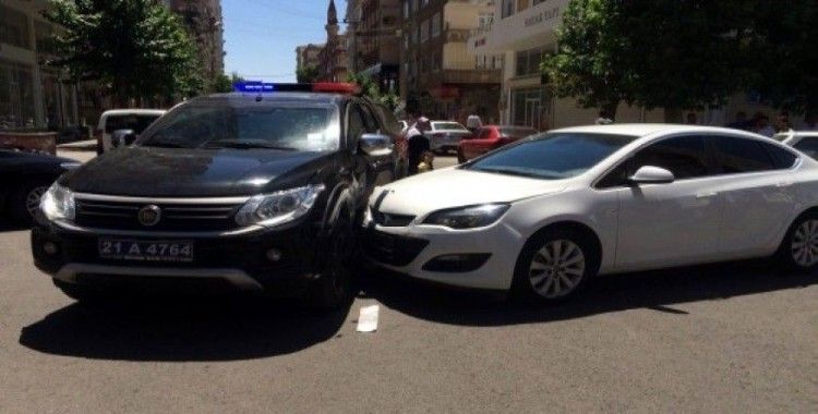Diyarbakır'da polis aracı kaza yaptı 