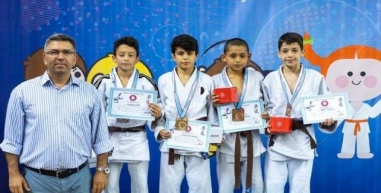 Manisa Büyükşehir'in minik judocuları İzmir'de ter döktü 