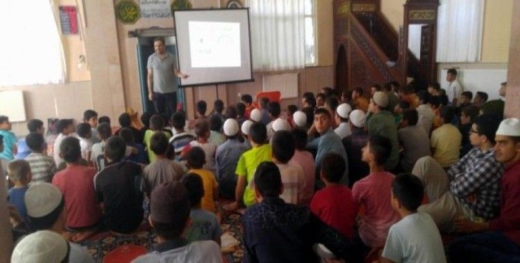 Kur'an kursu öğrencilerine bağımlılıkla mücadele anlatıldı 