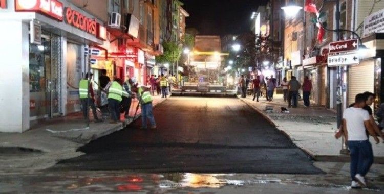 Aksaray Belediyesi bir gecede yolları asfaltladı 