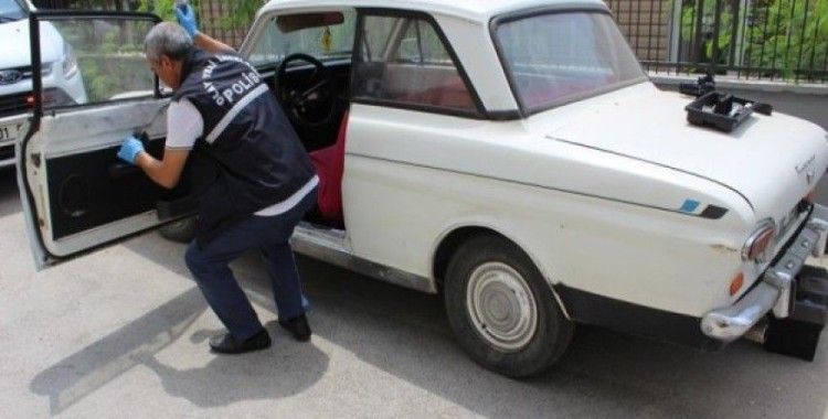Adana'da çalınan 'dede yadigarı' klasik otomobil bulundu