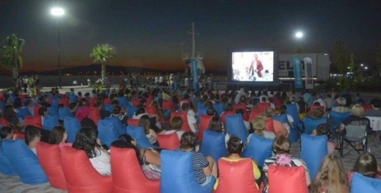 Yeni Şakran'da açık hava sinema nostaljisi