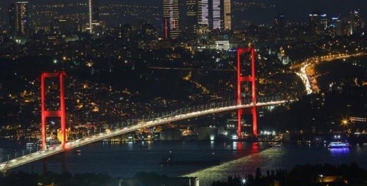 15 Temmuz Şehitler Köprüsü'nde ışıklar özel sporcular için yandı