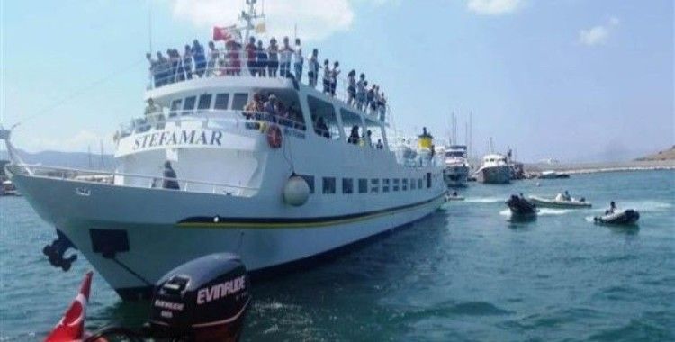 ​Ege denizinde arızalanan Yunan feribotu 168 yolcusuyla birlikte kurtarıldı