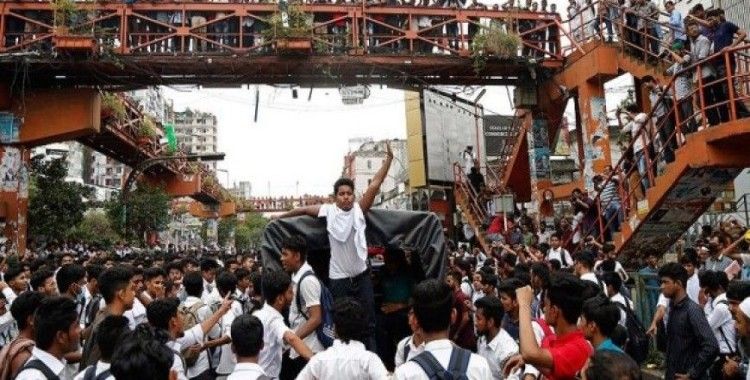 Bangladeş'te öğrenci protestoları nedeniyle eğitime ara verildi