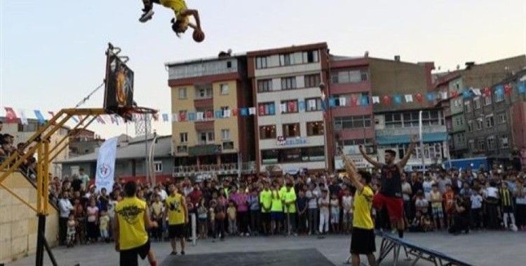 Hakkari'de akrobatik basketbol gösterisi
