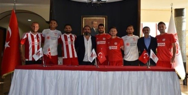 Sivasspor yeni transferlerini tanıttı