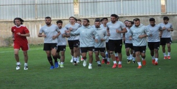 Elazığspor 17 futbolcuyla Adana'ya gitti