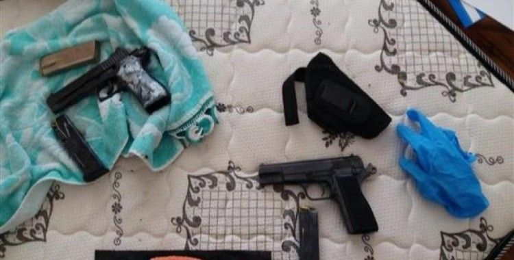 ​Samsun'da bir evde 2 adet tabanca ele geçti
