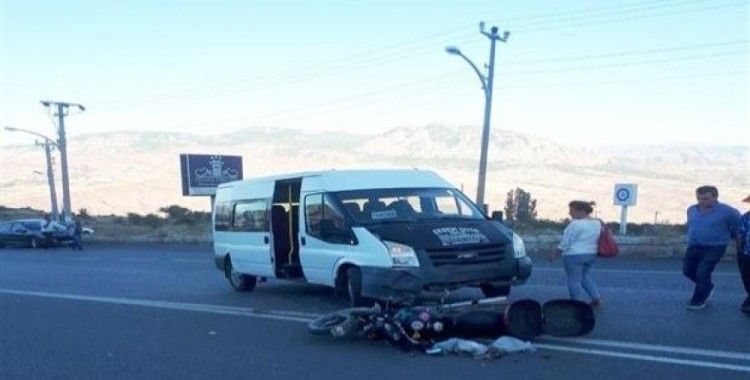 ​Giresun'da motosiklet ile minibüs çarpıştı; 2 yaralı
