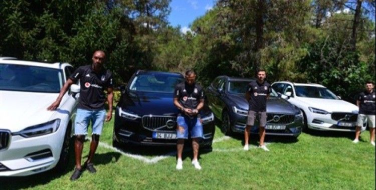 Beşiktaşlı futbolculara araba hediyesi