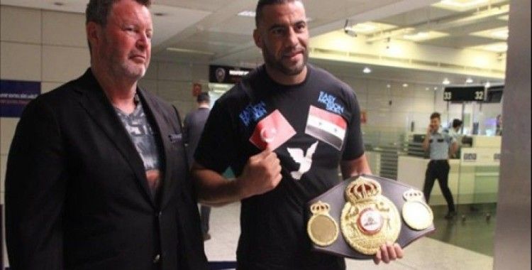 Suriye asıllı boksör Charr Türkiye'ye geldi