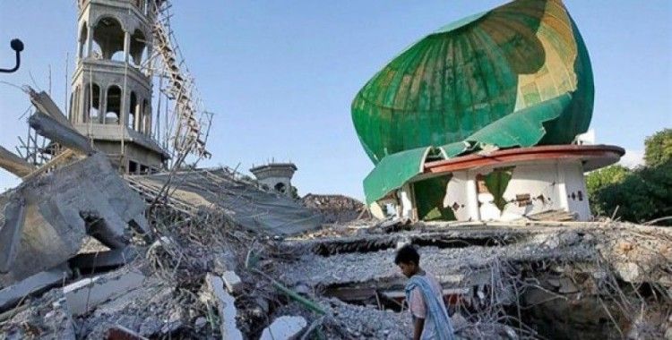Endonezya'daki depremde ölü sayısı 387'ye yükseldi