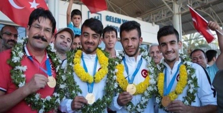 ​İşitme engelli şampiyonlar Antalya'da