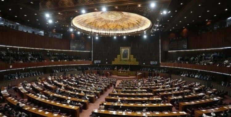 Pakistan'da partilerin meclisteki sandalye sayıları açıklandı