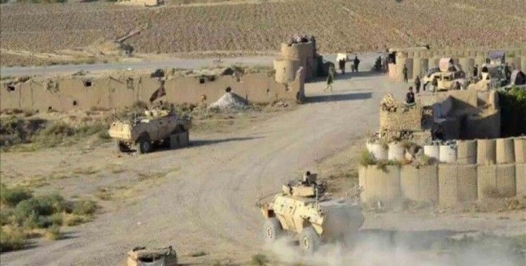 Afganistan'da Taliban askeri kampa saldırdı