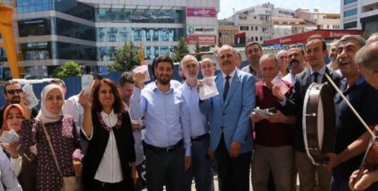 Kağıthaneli esnaftan Türk Lirası'na destek