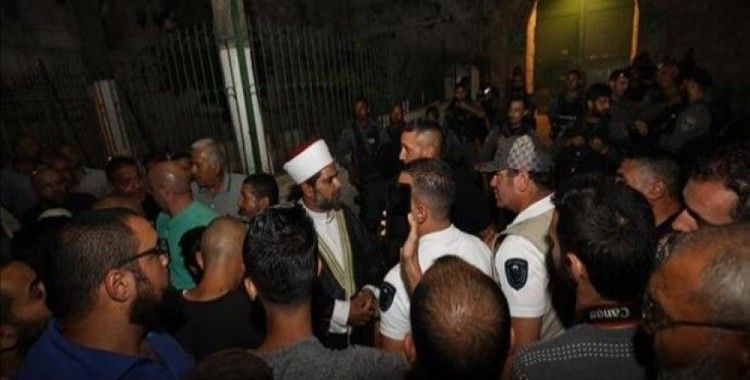 ​İsrail polisinden Mescid-i Aksa'daki Filistinlilere müdahale
