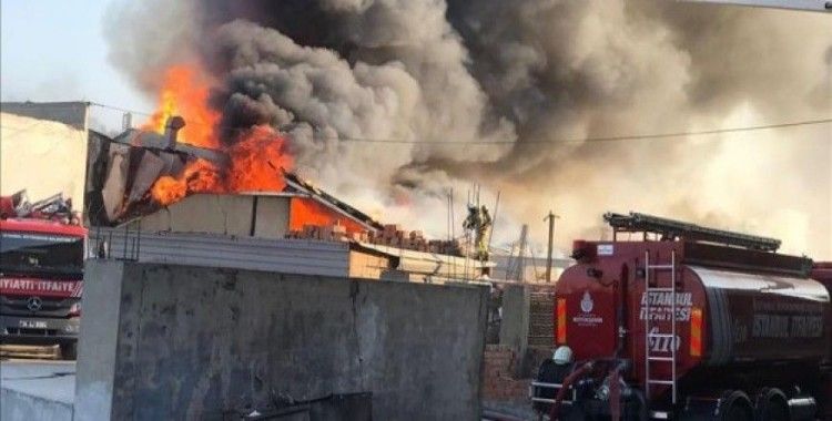 Arnavutköy'de fabrikada yangın çıktı