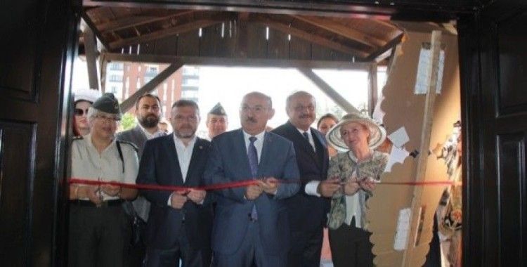 Vedat Tek Kültür Merkezinde karma sergi açıldı