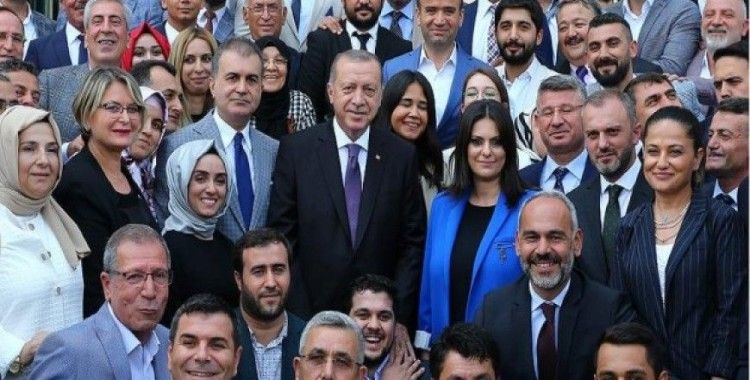 Erdoğan, AK Parti Adana teşkilatı ile hatıra fotoğrafı çektirdi