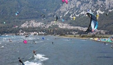 Dünyaca ünlü sörfçüler Gökova Körfezi'nde mücadele edecek