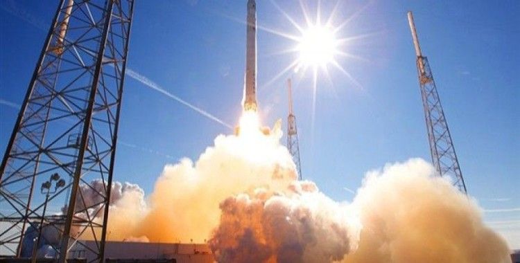 SpaceX iletişim uydusunu uzaya fırlattı