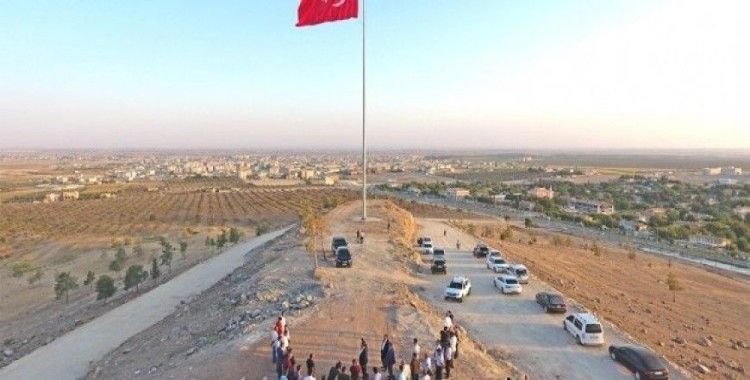 Bayraktepe'ye dev Türk bayrağı