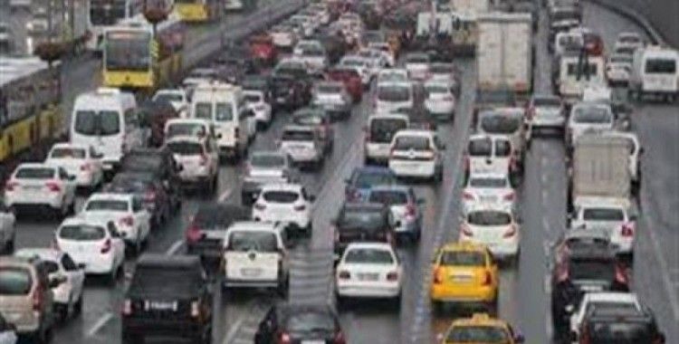 ​İstanbul'da trafik yoğunluğu yağmurla birlikte arttı