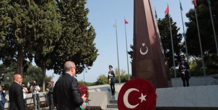 Erdoğan'dan Azerbaycan'da şehitlik ziyareti