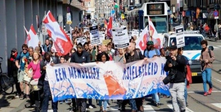 ​Hollanda'da AB'nin göç politikaları protesto edildi