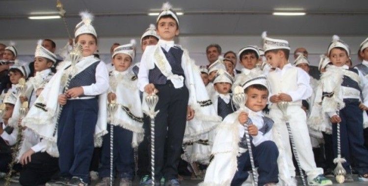 Akçakiraz'da 104 çocuk için sünnet şöleni