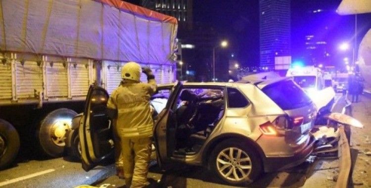 İzmir'de zincirleme kaza, 1 ölü, 4 yaralı