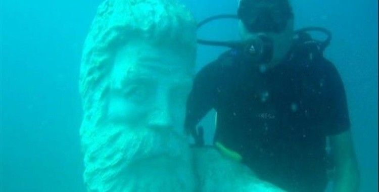 Su altındaki müzeye yeni heykeller batırıldı