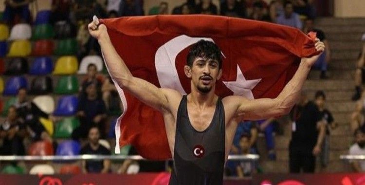 ​Milli güreşçi Kerem Kamal'dan altın madalya