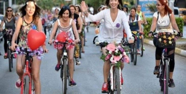 Süslü kadınlar bisiklet turu atacak