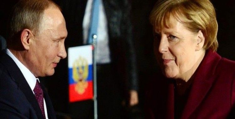 Putin, Almanya Başbakanı Merkel ile Suriye'yi görüştü