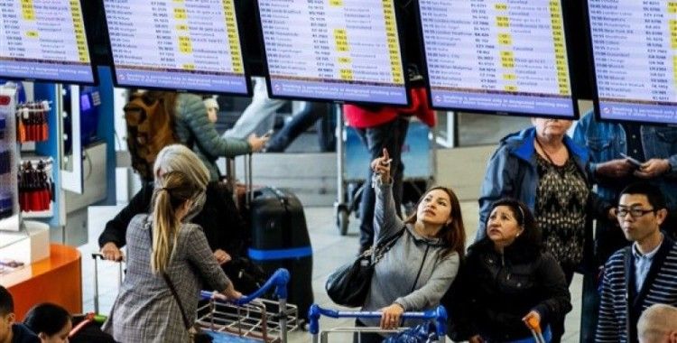 Amsterdam'da yüzlerce uçuş iptal edildi