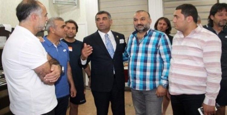 CHP'li Erol, 6 aylık milletvekili maaşını Elazığspor'a bağışladı