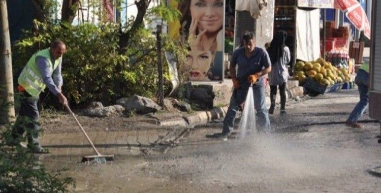 Bulanık Belediyesinden yol yıkama çalışması
