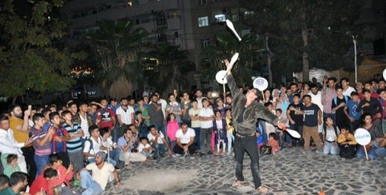 Kızıltepe sokakları sirk gösterisiyle şenlendi