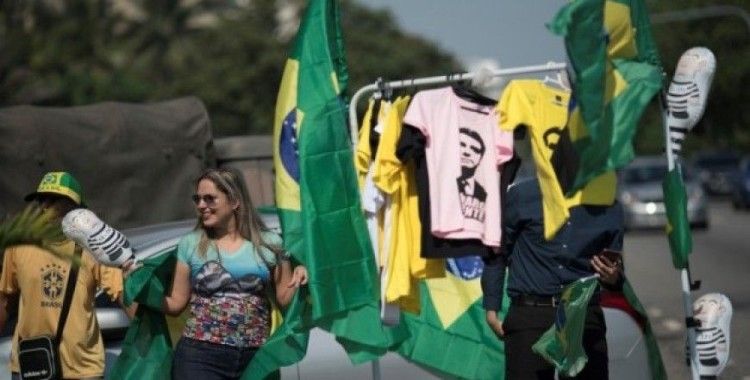 Brezilya’daki seçimlerde ırkçı Bolsonaro liderliğe koşuyor